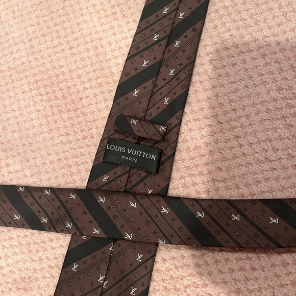 Louis Vuitton monogram tie - Picture 2 of 4